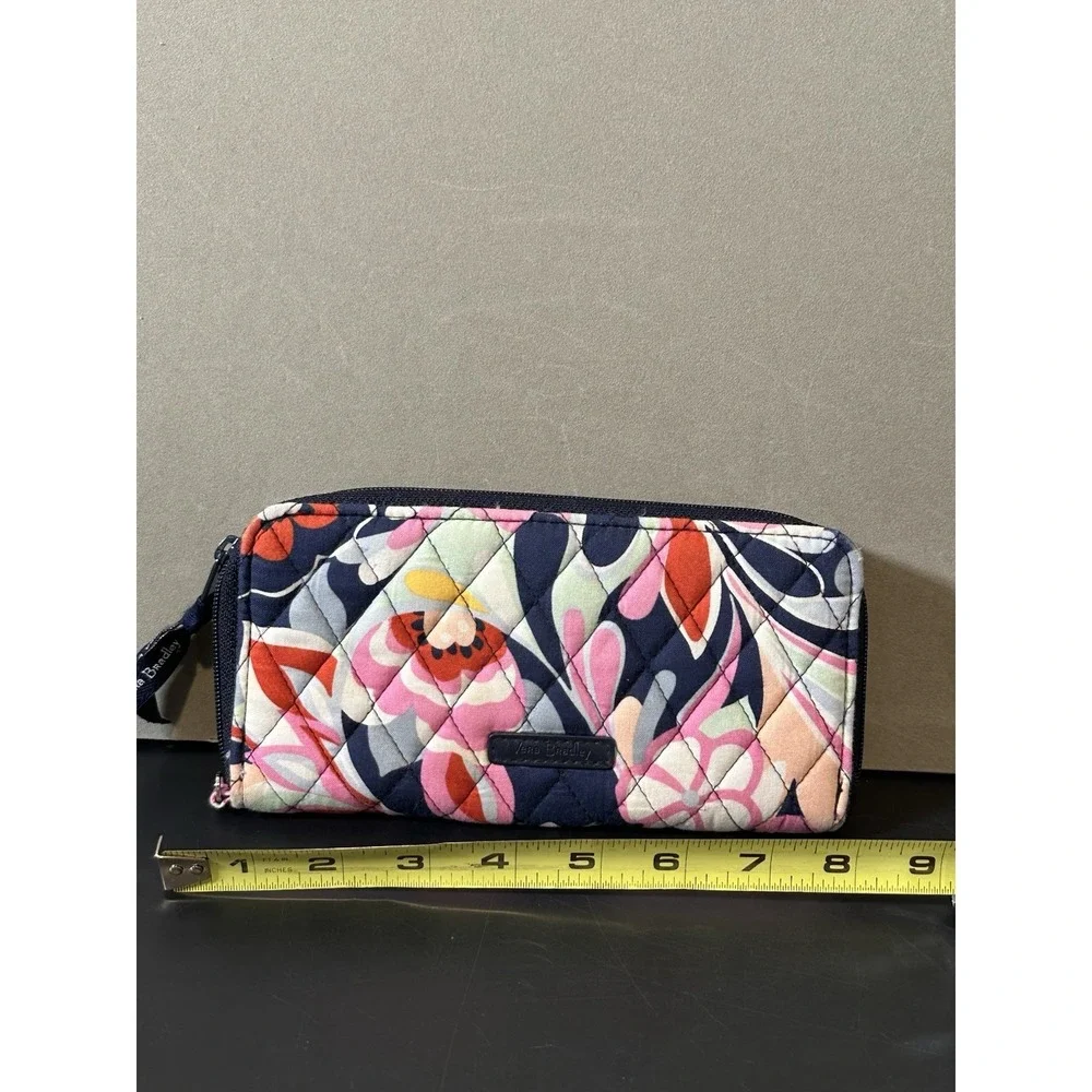 Vera Bradley Paisley Zip Around Wristlet Card‎ Wallet